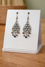 Обеци с chainmail и Swarovski на бяла стойка