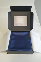 Di-iona кутия с тъмно синя калъфка - чист фон