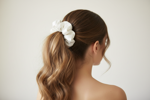 Сребристо скрънче XL на косата